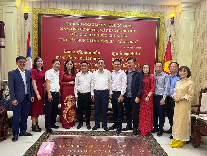 Niềm tự hào khi được kết nạp Đảng ở đất nước triệu voi Niềm tự hào khi được kết nạp Đảng ở đất nước triệu voi