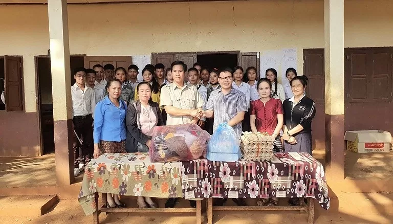 Niềm tự hào khi được kết nạp Đảng ở đất nước triệu voi Niềm tự hào khi được kết nạp Đảng ở đất nước triệu voi