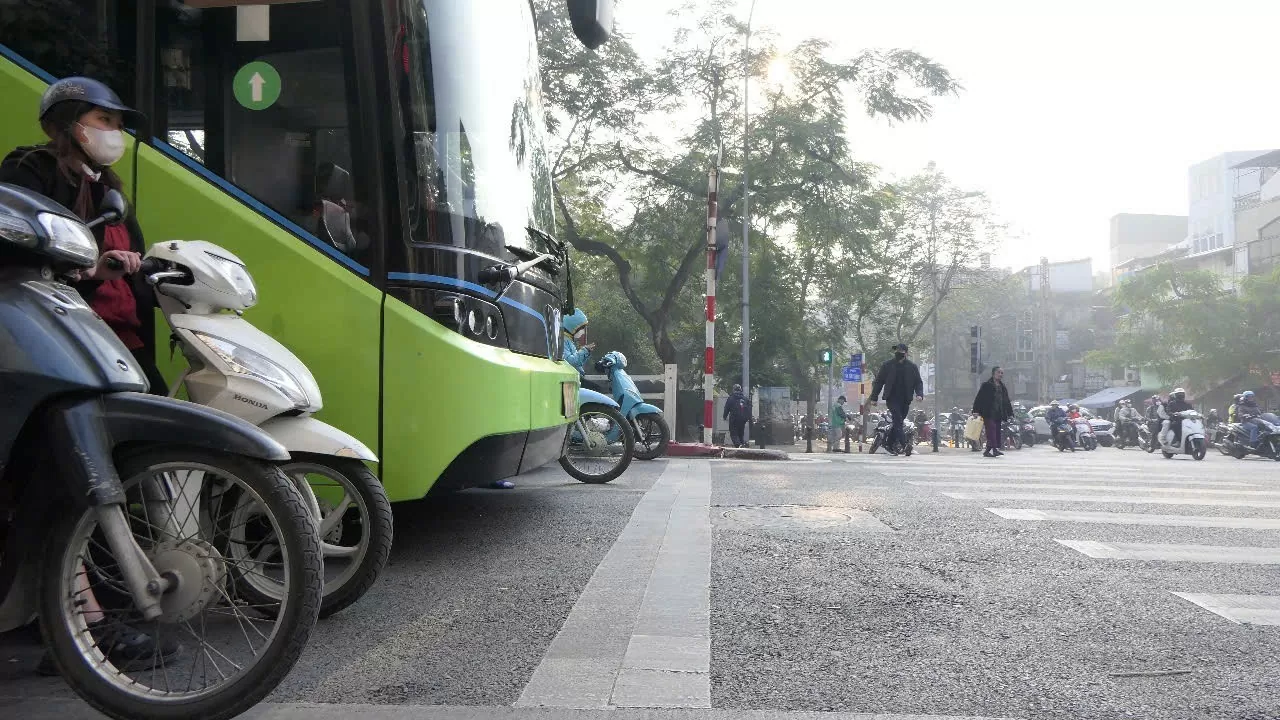 Giao thông Thủ đô 'nghiêm chỉnh' trong những ngày đi làm đầu tiên của năm 2025 Giao thông Thủ đô 'nghiêm chỉnh' trong những ngày đi làm đầu tiên của năm 2025