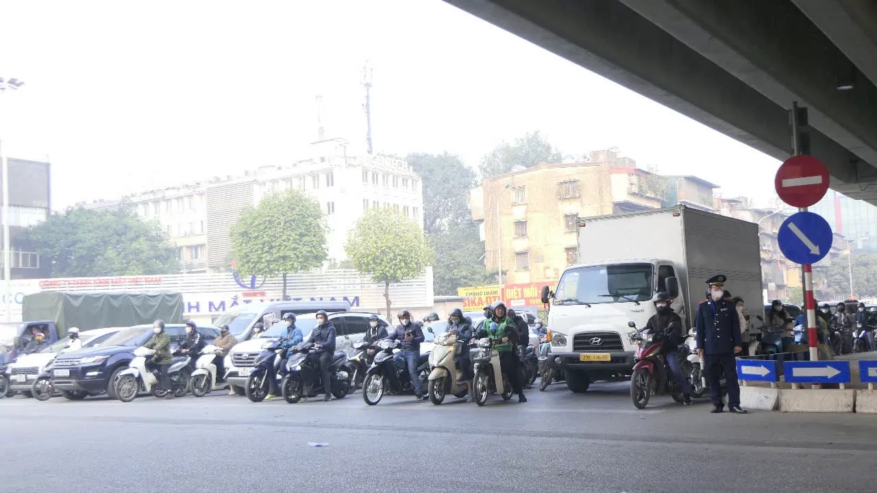 Giao thông Thủ đô 'nghiêm chỉnh' trong những ngày đi làm đầu tiên của năm 2025 Giao thông Thủ đô 'nghiêm chỉnh' trong những ngày đi làm đầu tiên của năm 2025