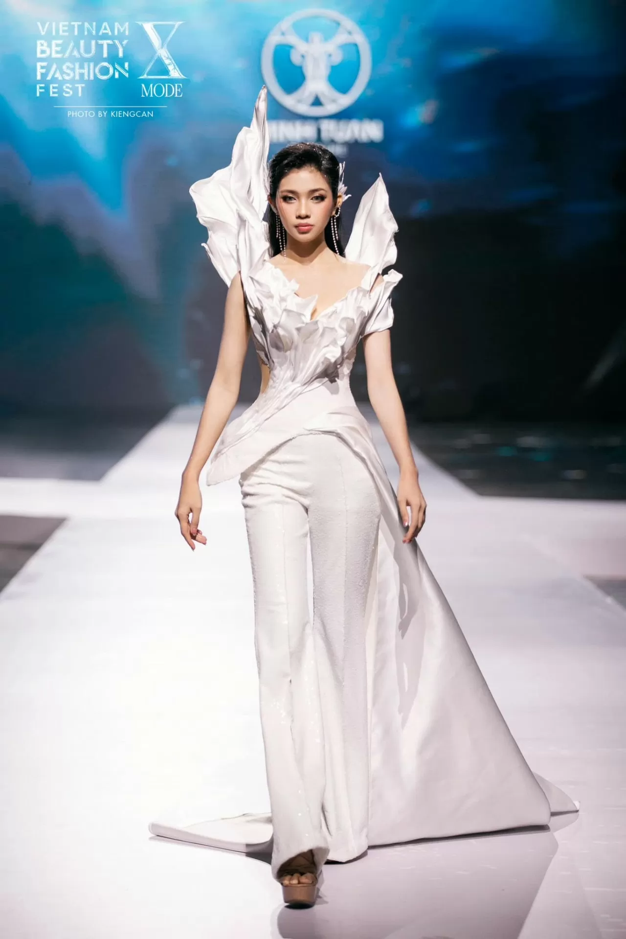 Á hậu Huỳnh Minh Kiên Á hậu Huỳnh Minh Kiên