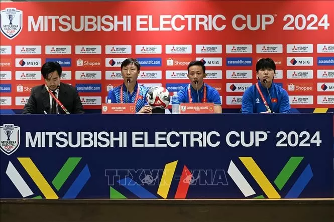 Đại diện đội tuyển Việt Nam tại cuộc họp báo. Đại diện đội tuyển Việt Nam tại cuộc họp báo.