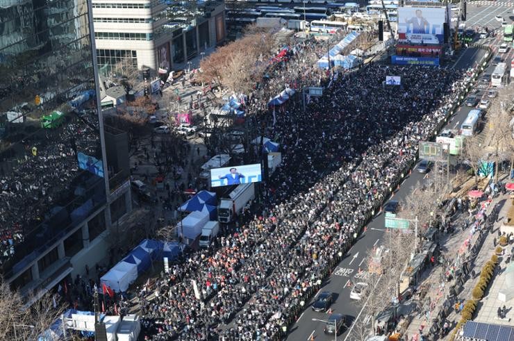 ngoai truong my tham han quoc giua song gio chinh truong