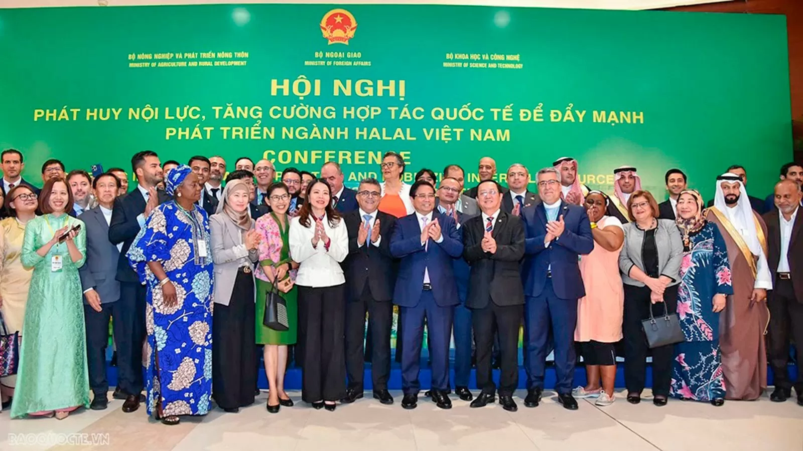 Thủ tướng Phạm Minh Chính và các đại biểu chụp ảnh trước khi tham dự Hội nghị phát huy nội lực, tăng cường hợp tác quốc tế để đẩy mạnh phát triển ngành Halal Việt Nam tháng 10/2024 Thủ tướng Phạm Minh Chính và các đại biểu chụp ảnh trước khi tham dự Hội nghị phát huy nội lực, tăng cường hợp tác quốc tế để đẩy mạnh phát triển ngành Halal Việt Nam tháng 10/2024