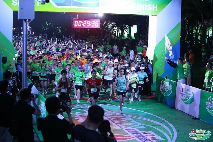 Hàng nghìn vận động viên cùng cam kết giảm phát thải carbon và bảo vệ môi trường sống Hàng nghìn vận động viên cùng cam kết giảm phát thải carbon và bảo vệ môi trường sống