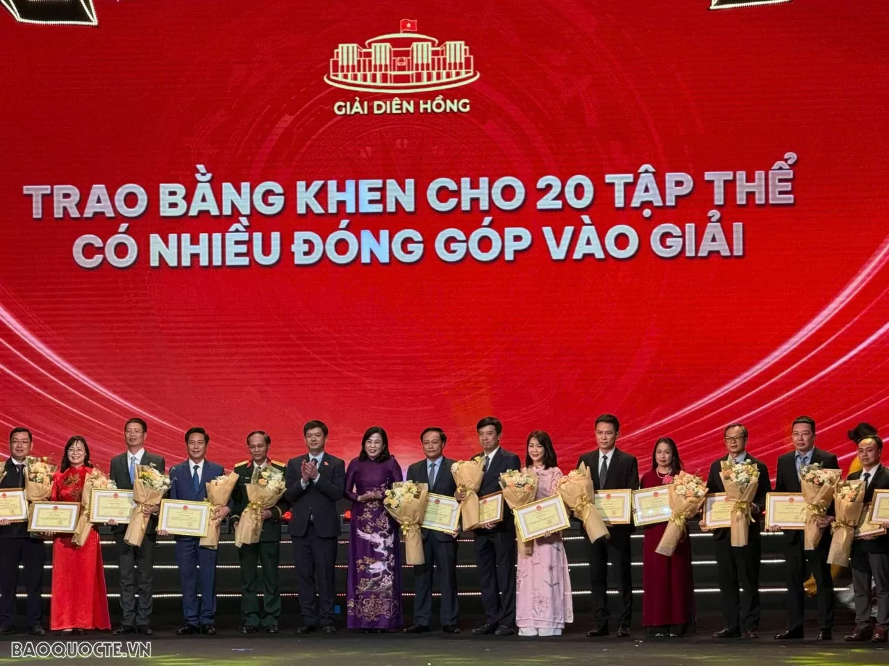 Lễ trao giải Diên Hồng lần thứ ba - 2025: Vinh danh 83 tác phẩm xuất sắc nhất Lễ trao giải Diên Hồng lần thứ ba - 2025: Vinh danh 83 tác phẩm xuất sắc nhất