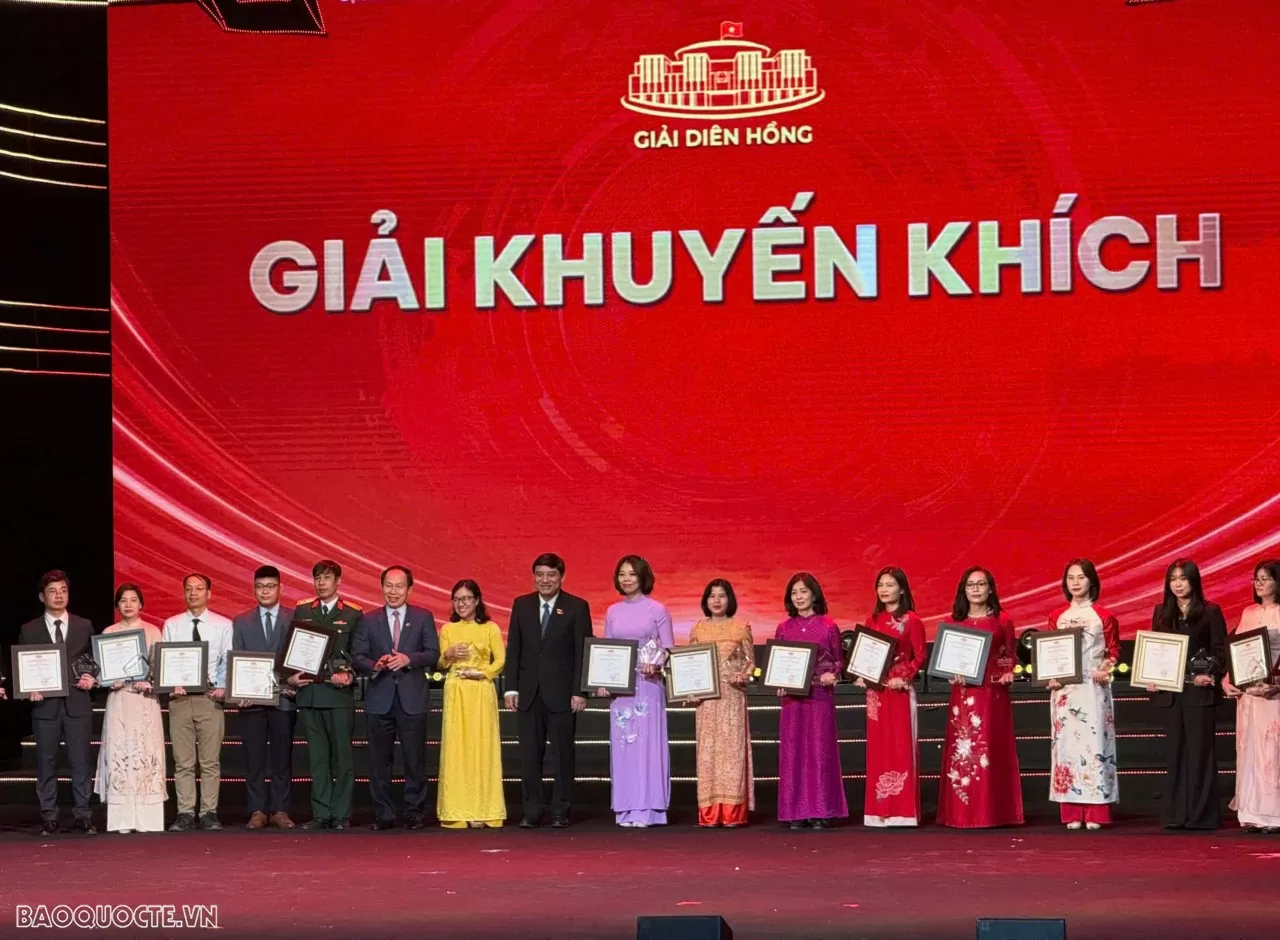 Lễ trao giải Diên Hồng lần thứ ba - 2025: Vinh danh 83 tác phẩm xuất sắc nhất Lễ trao giải Diên Hồng lần thứ ba 2025: Vinh danh 83 tác phẩm xuất sắc nhất