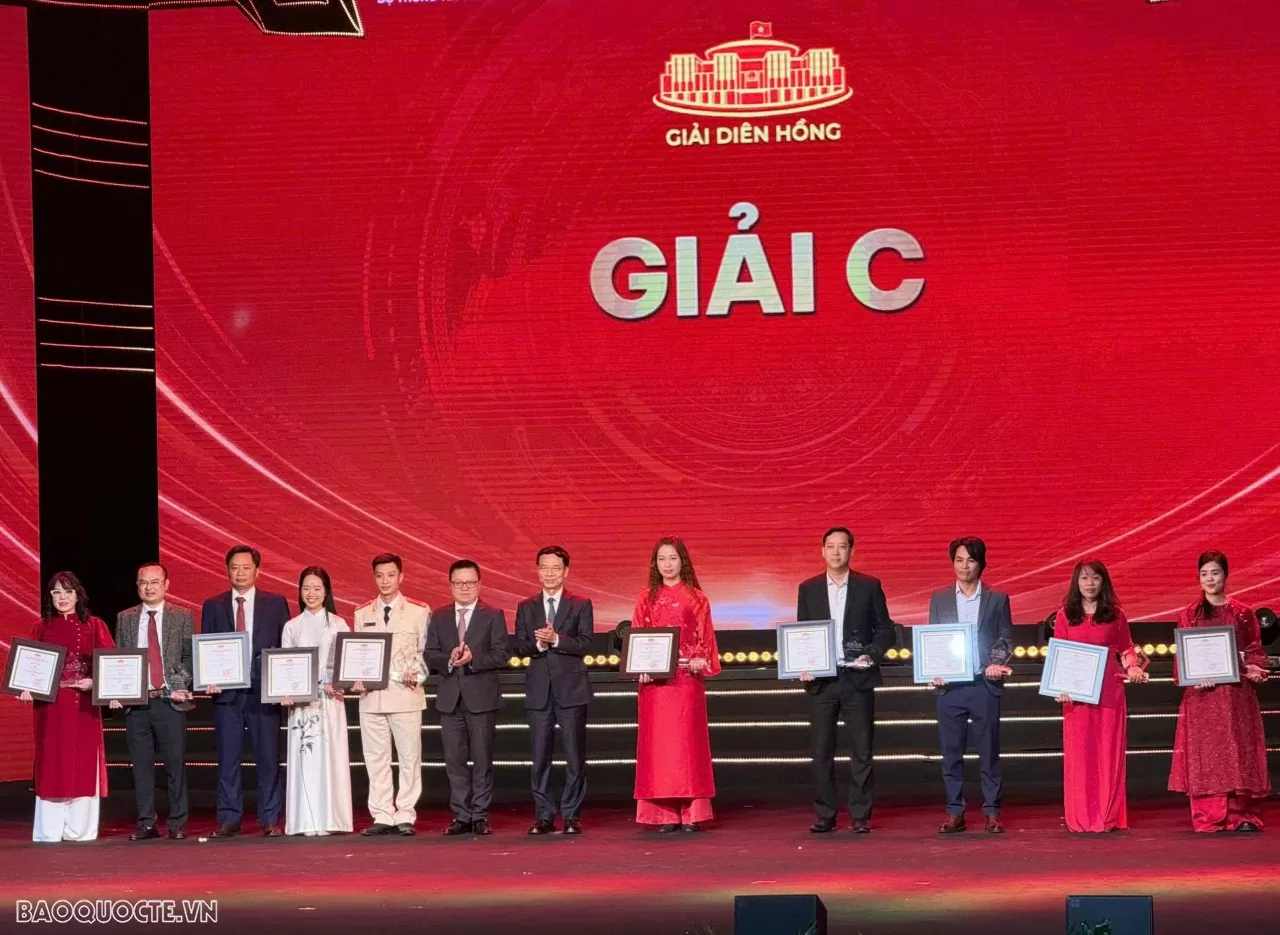 Lễ trao giải Diên Hồng lần thứ ba - 2025: Vinh danh 83 tác phẩm xuất sắc nhất Lễ trao giải Diên Hồng lần thứ ba 2025: Vinh danh 83 tác phẩm xuất sắc nhất