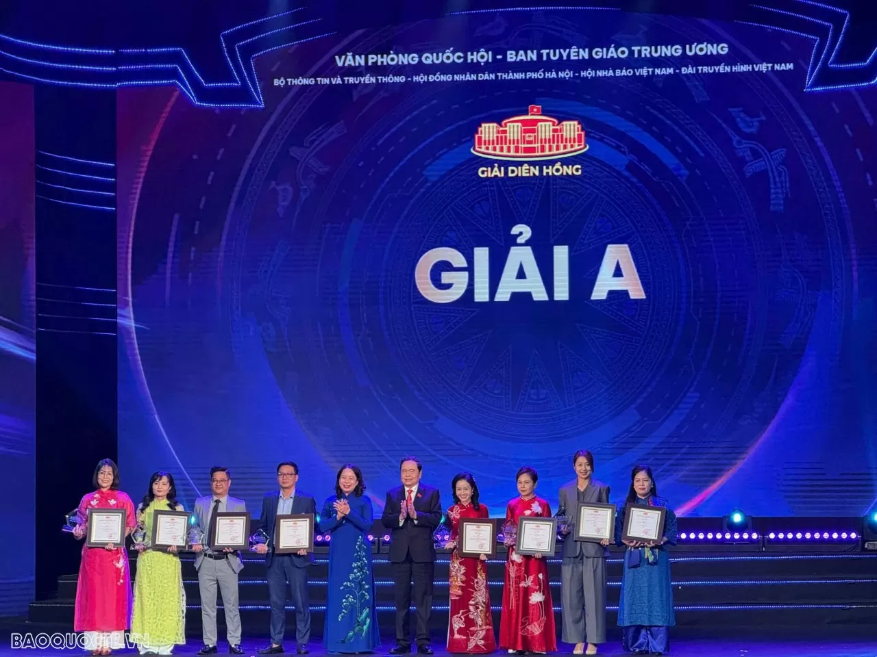Lễ trao giải Diên Hồng lần thứ ba - 2025: Vinh danh 83 tác phẩm xuất sắc nhất Lễ trao giải Diên Hồng lần thứ ba - 2025: Vinh danh 83 tác phẩm xuất sắc nhất