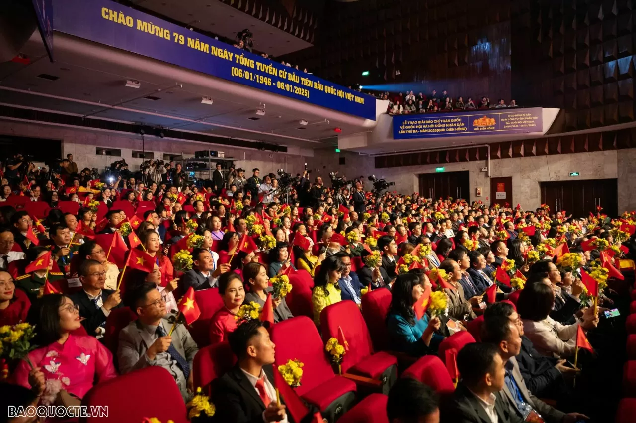 Lễ trao giải Diên Hồng lần thứ ba - 2025: Vinh danh 83 tác phẩm xuất sắc nhất Lễ trao giải Diên Hồng lần thứ ba - 2025: Vinh danh 83 tác phẩm xuất sắc nhất