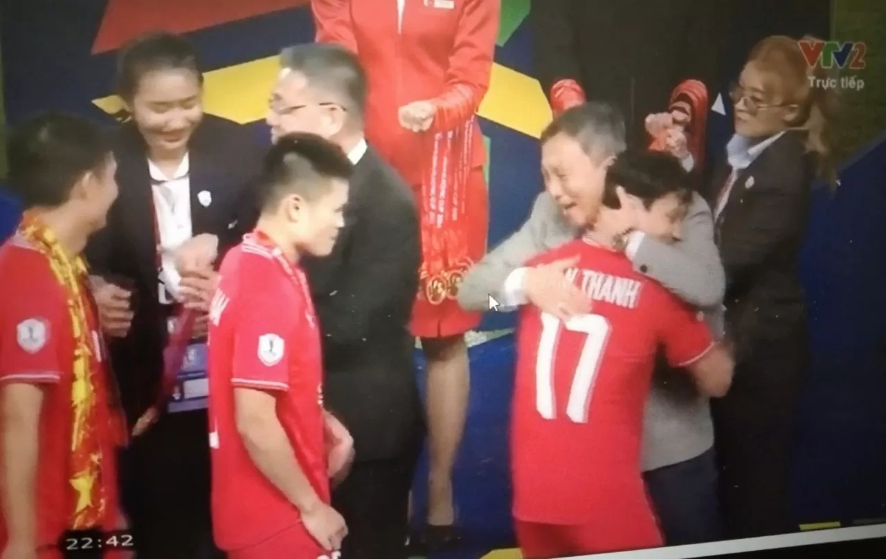 Soán ngôi đội tuyển Thái Lan, tuyển Việt Nam nhận mưa tiền thưởng