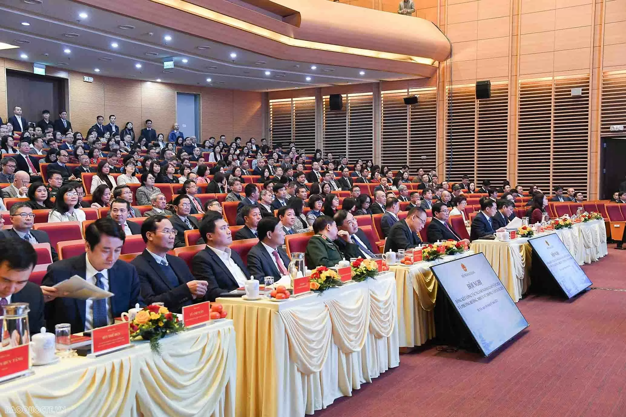 Phát huy mạnh mẽ vai trò tiên phong, trọng yếu, thường xuyên của Ngoại giao Việt Nam Phát huy mạnh mẽ vai trò tiên phong, trọng yếu, thường xuyên của Ngoại giao Việt Nam