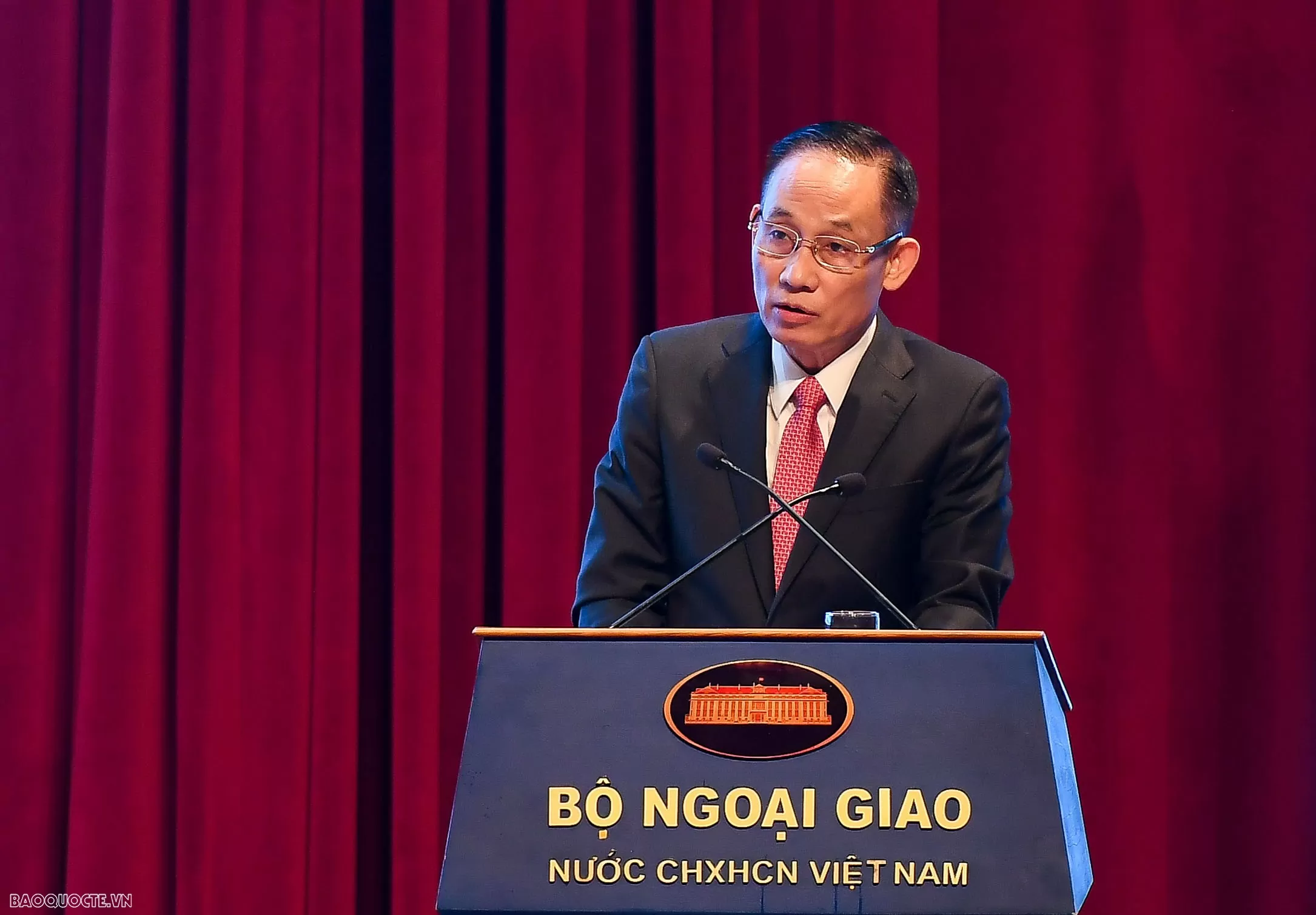 Phát huy mạnh mẽ vai trò tiên phong, trọng yếu, thường xuyên của Ngoại giao Việt Nam Phát huy mạnh mẽ vai trò tiên phong, trọng yếu, thường xuyên của Ngoại giao Việt Nam