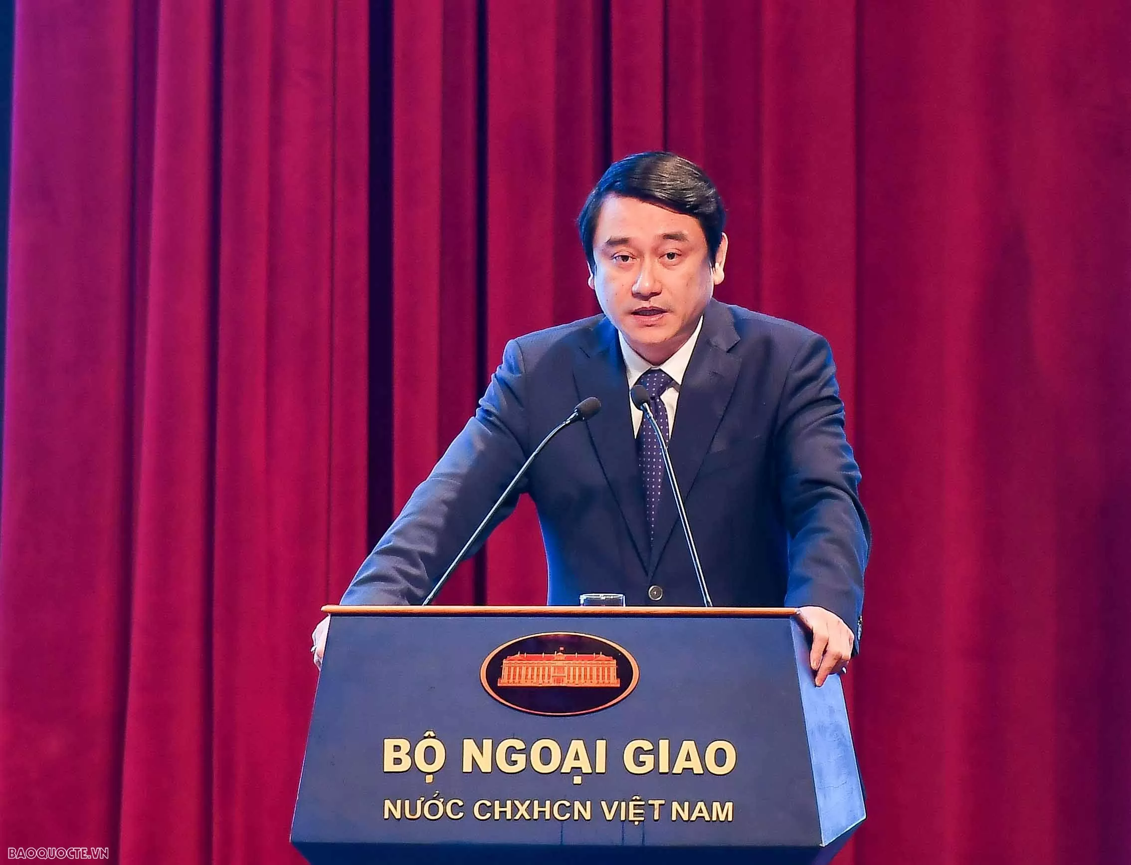 Phát huy mạnh mẽ vai trò tiên phong, trọng yếu, thường xuyên của Ngoại giao Việt Nam Phát huy mạnh mẽ vai trò tiên phong, trọng yếu, thường xuyên của Ngoại giao Việt Nam