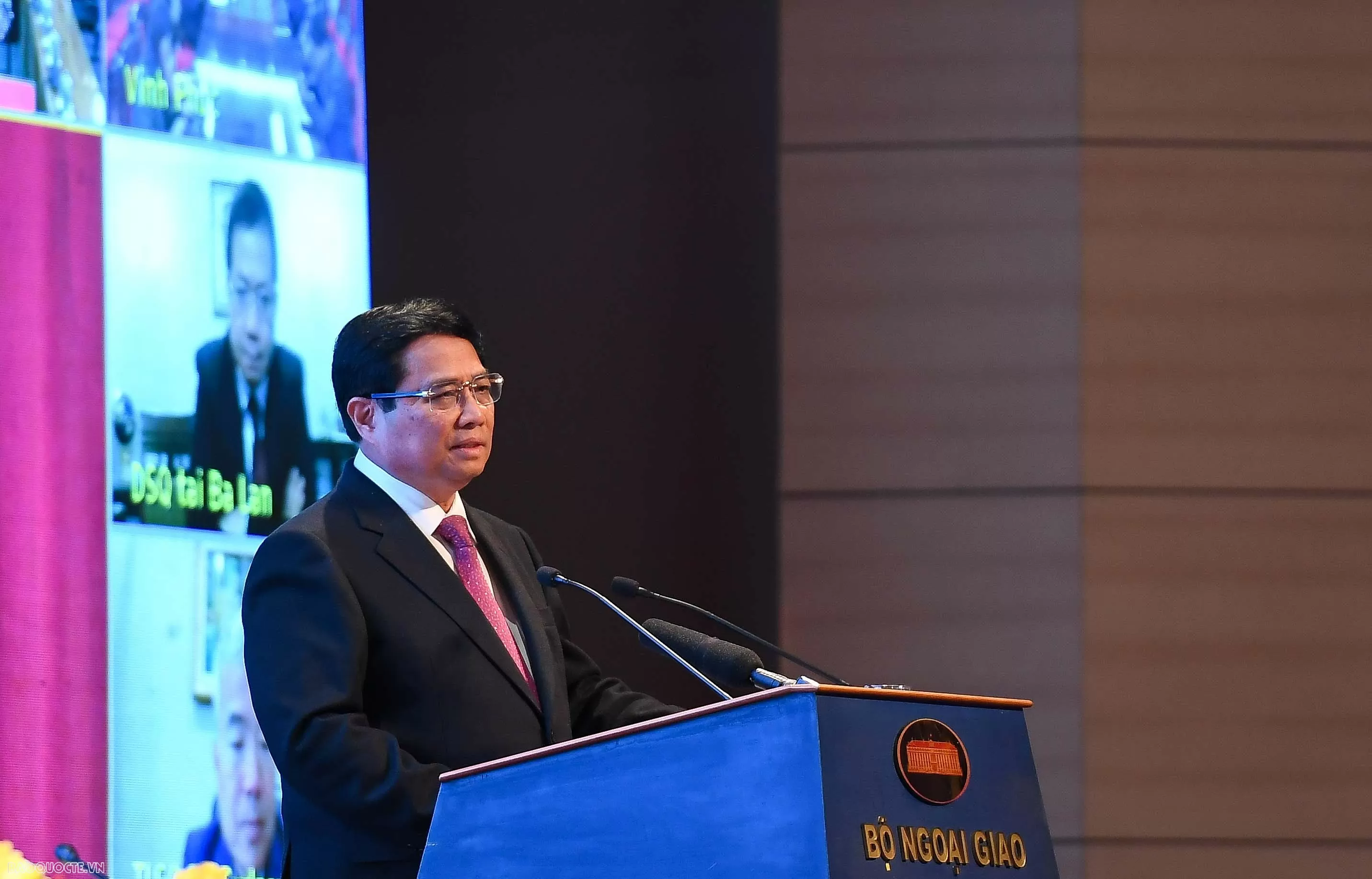 Phát huy mạnh mẽ vai trò tiên phong, trọng yếu, thường xuyên của Ngoại giao Việt Nam Phát huy mạnh mẽ vai trò tiên phong, trọng yếu, thường xuyên của Ngoại giao Việt Nam