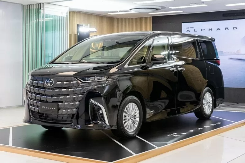 Mặc dù giá xe Toyota Alphard điều chỉnh tăng, nhưng không có sự nâng cấp nào Mặc dù giá xe Toyota Alphard điều chỉnh tăng, nhưng không có sự nâng cấp nào