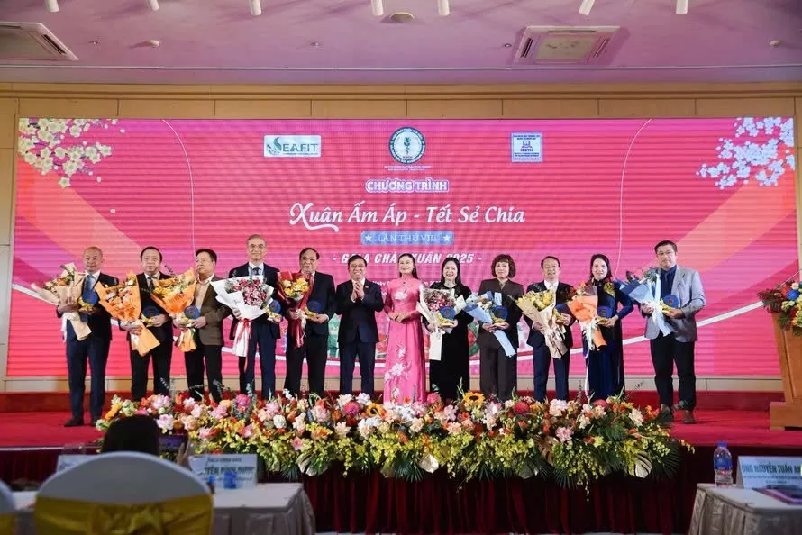 CEO Nguyễn Thị Thu Hằng vinh dự nhận Chứng nhận Doanh nhân xuất sắc Đông Nam Á. CEO Nguyễn Thị Thu Hằng vinh dự nhận Chứng nhận Doanh nhân xuất sắc Đông Nam Á.