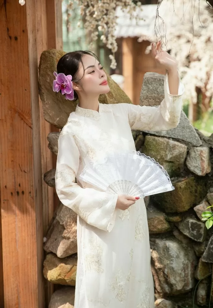 Diễn viên Dương Cẩm Lynh đẹp nền nã trong tà áo dài Diễn viên Dương Cẩm Lynh đẹp nền nã trong tà áo dài