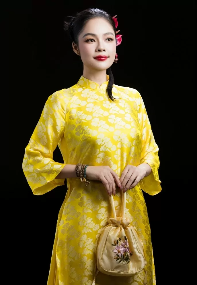 Diễn viên Dương Cẩm Lynh đẹp nền nã trong tà áo dài Diễn viên Dương Cẩm Lynh đẹp nền nã trong tà áo dài