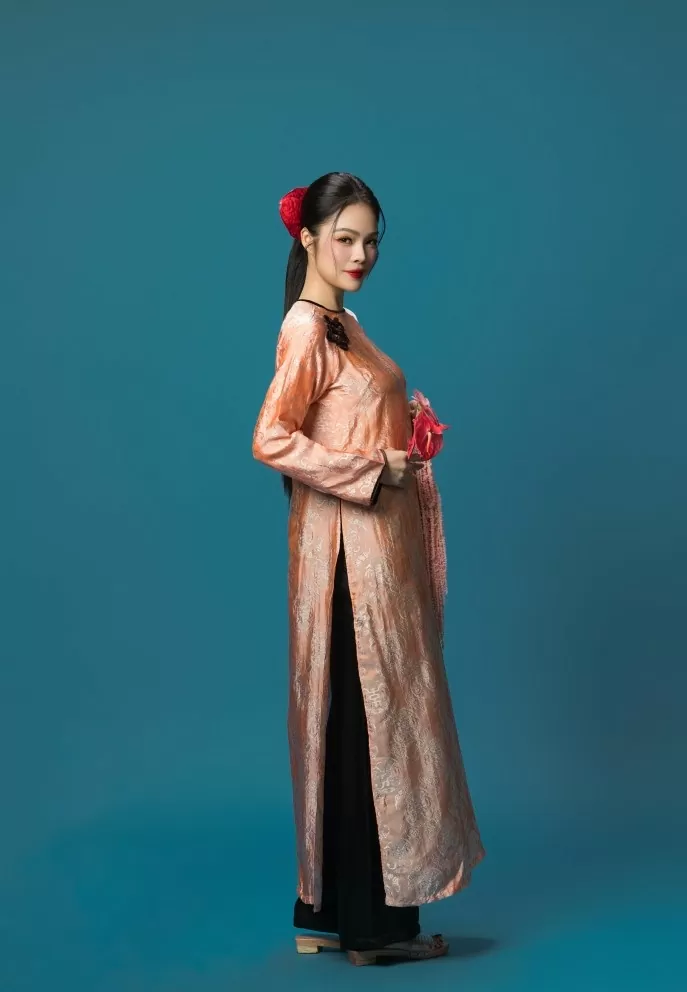 Diễn viên Dương Cẩm Lynh đẹp nền nã trong tà áo dài Diễn viên Dương Cẩm Lynh đẹp nền nã trong tà áo dài