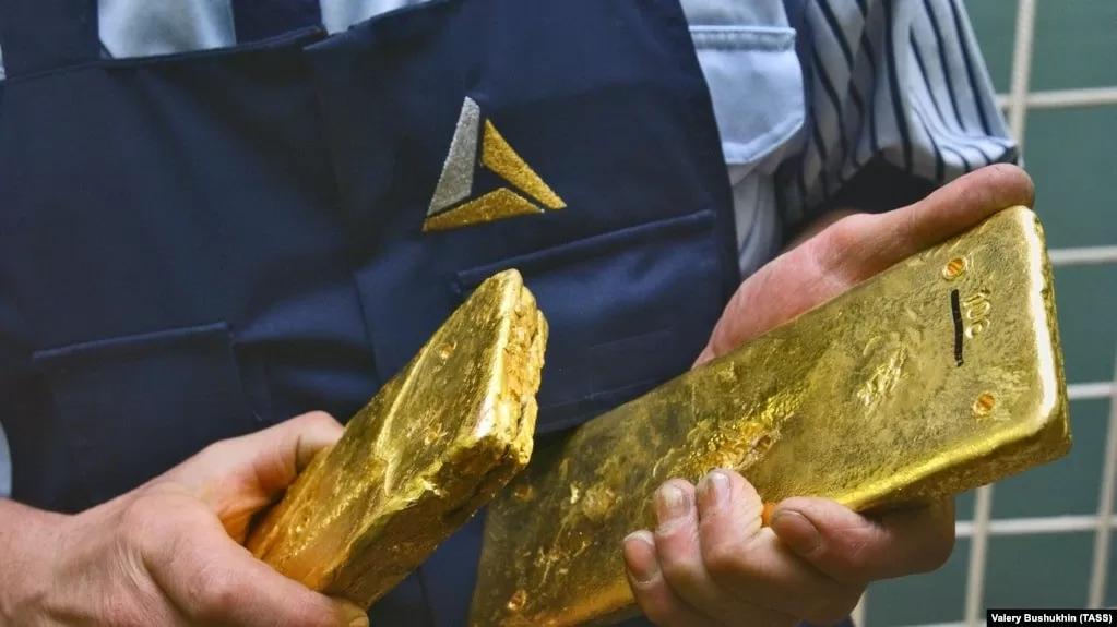 Giá vàng hôm nay 30/12/2025 trước áp lực chốt lời, có thực sự đạt mức 4.900 USD/ounce như dự đoán; Giá bạc tăng liên tiếp tuần thứ 5