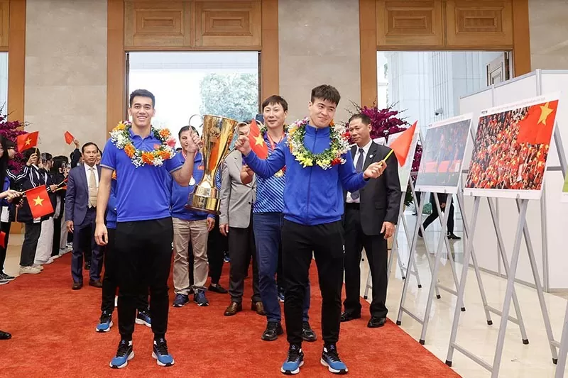 Thủ tướng gặp mặt, khen thưởng Đội tuyển Việt Nam giành chức vô địch ASEAN Cup 2024 Thủ tướng gặp mặt, khen thưởng Đội tuyển Việt Nam giành chức vô địch ASEAN Cup 2024