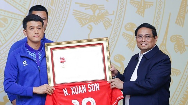 Xuân Son nhận Huân chương Lao động hạng Ba