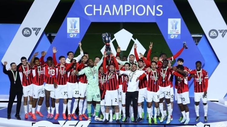 Đoạt Siêu cup Italy sau hai trận, tân HLV AC Milan ăn mừng hài hước