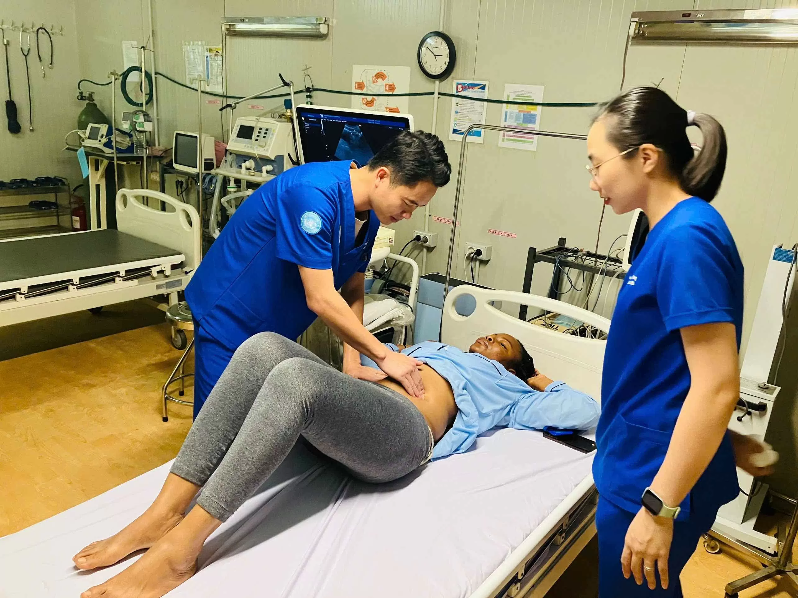 Bệnh viện dã chiến Việt Nam cấp cứu và điều trị thành công nữ quân nhân Ghana bị vỡ nang buồng trứng Bệnh viện dã chiến Việt Nam cấp cứu và điều trị thành công nữ quân nhân Ghana bị vỡ nang buồng trứng