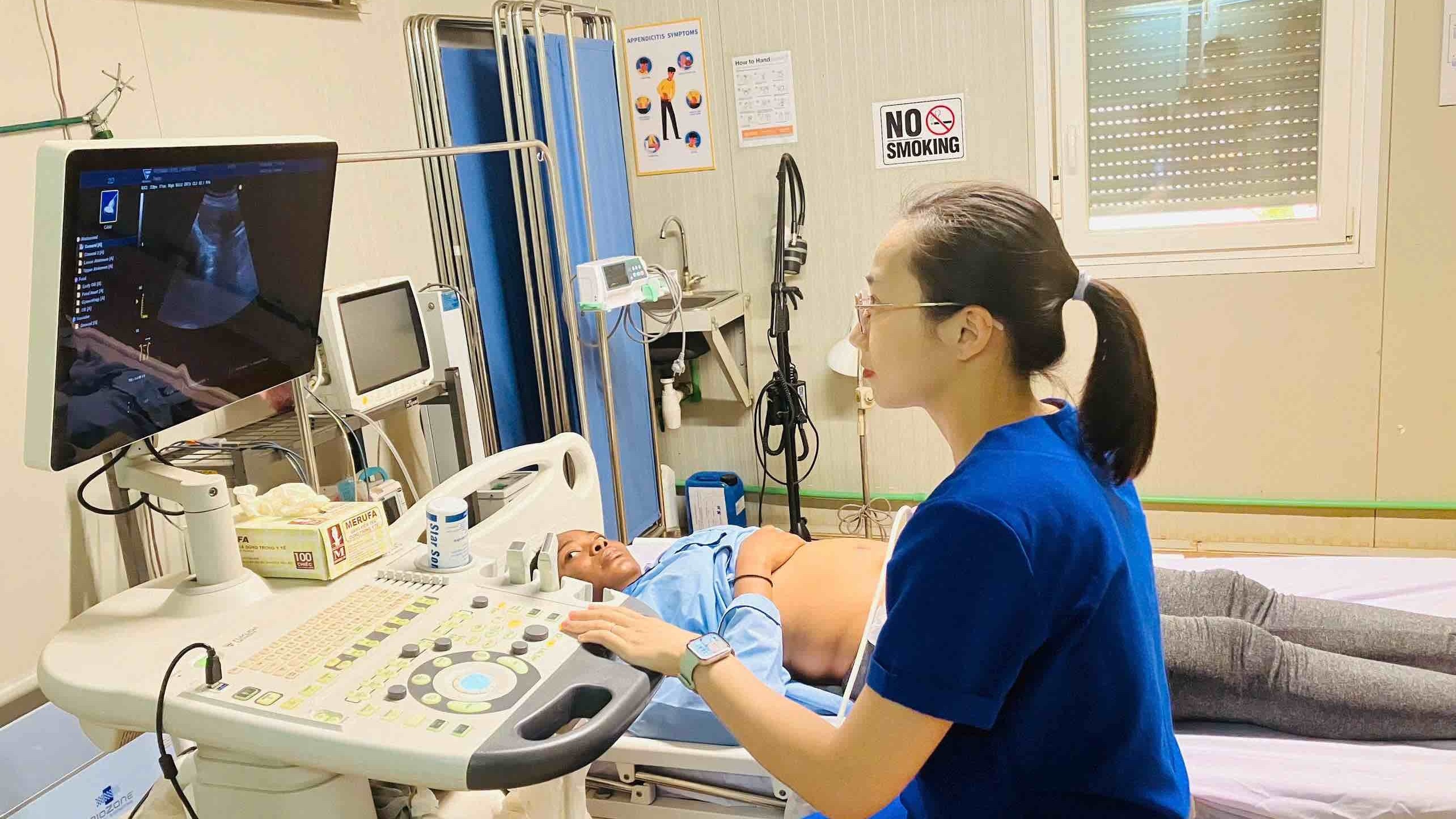 Bệnh viện dã chiến Việt Nam cấp cứu và điều trị thành công nữ quân nhân Ghana bị vỡ nang buồng trứng