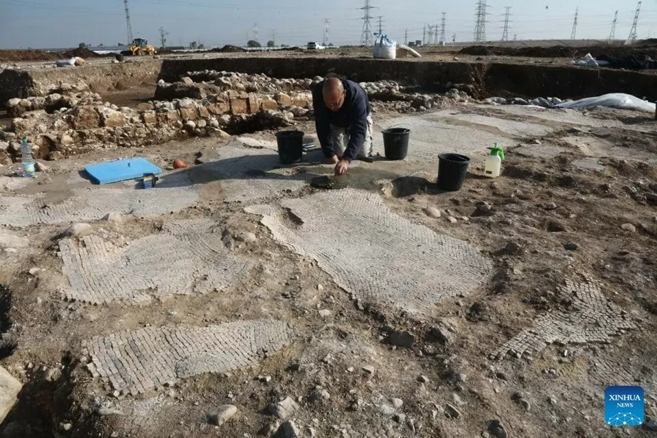 Israel phát hiện tu viện 1.500 năm với sàn phủ đầy màu sắc Israel phát hiện tu viện 1.500 năm với sàn phủ đầy màu sắc