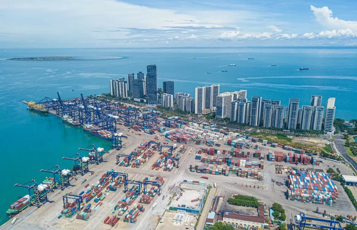Một bến container ở cảng Hải Khẩu, Hải Nam, Trung Quốc. (Nguồn: China Daily) Một bến container ở cảng Hải Khẩu, Hải Nam, Trung Quốc. (Nguồn: China Daily)