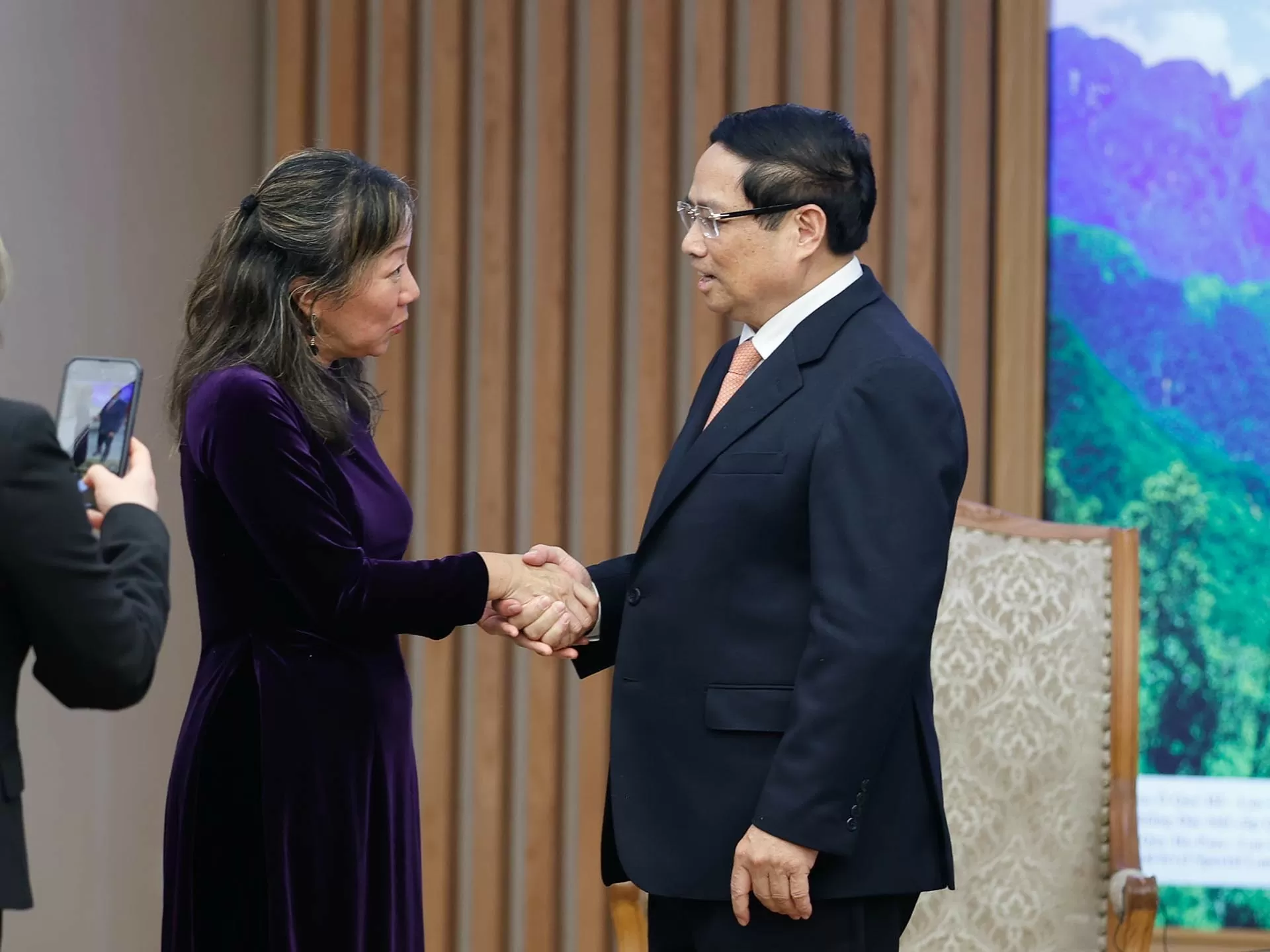 Berggruen Holdings sẵn sàng hợp tác, đầu tư, hỗ trợ Việt Nam trong đào tạo nguồn nhân lực Berggruen Holdings sẵn sàng hợp tác, đầu tư, hỗ trợ Việt Nam trong đào tạo nguồn nhân lực