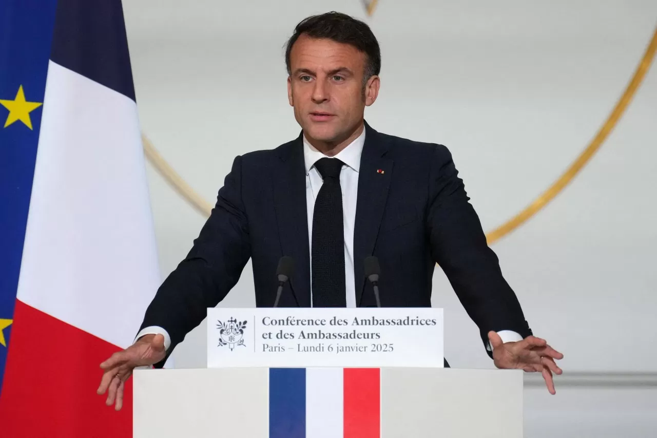 Phát biểu tại Điện Élysée ngày 6/1, ông Macron lưu ý nhiều đến vai trò của Pháp trong phối hợp với cộng đồng quốc tế nhằm thúc đẩy hòa bình, ổn định toàn cầu và đối phó thách thức địa chính trị. (Nguồn: France 24) Phát biểu tại Điện Élysée ngày 6/1, ông Macron lưu ý nhiều đến vai trò của Pháp trong phối hợp với cộng đồng quốc tế nhằm thúc đẩy hòa bình, ổn định toàn cầu và đối phó thách thức địa chính trị. (Nguồn: France 24)