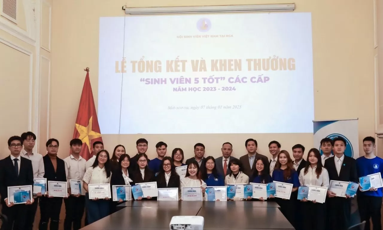 Tuyên dương sinh viên Việt Nam đạt danh hiệu 'Sinh viên 5 tốt' năm 2024 tại Nga Tuyên dương sinh viên Việt Nam đạt danh hiệu 'Sinh viên 5 tốt' năm 2024 tại Nga
