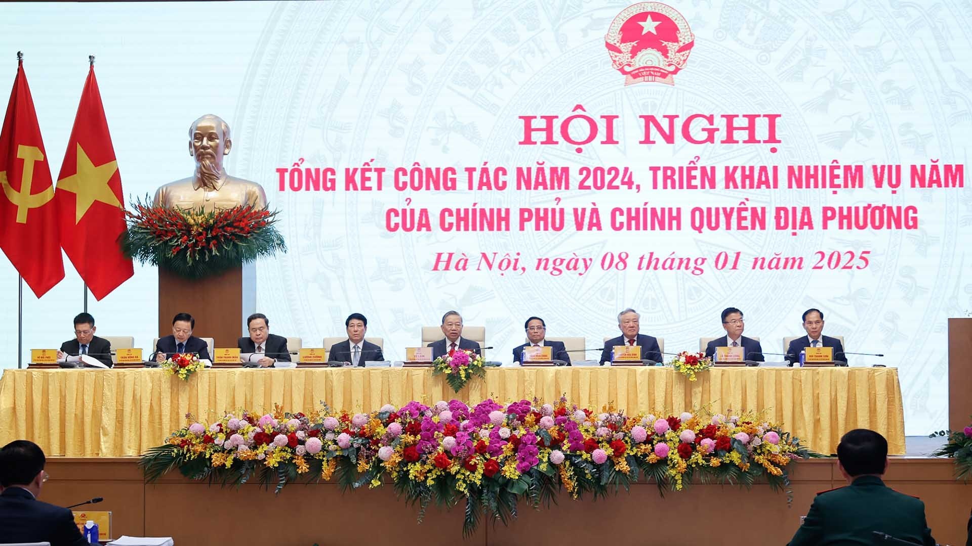 hoi nghi chinh phu va chinh quyen dia phuong tang toc but pha de dat muc tieu nam 2025 va ca nhiem ky