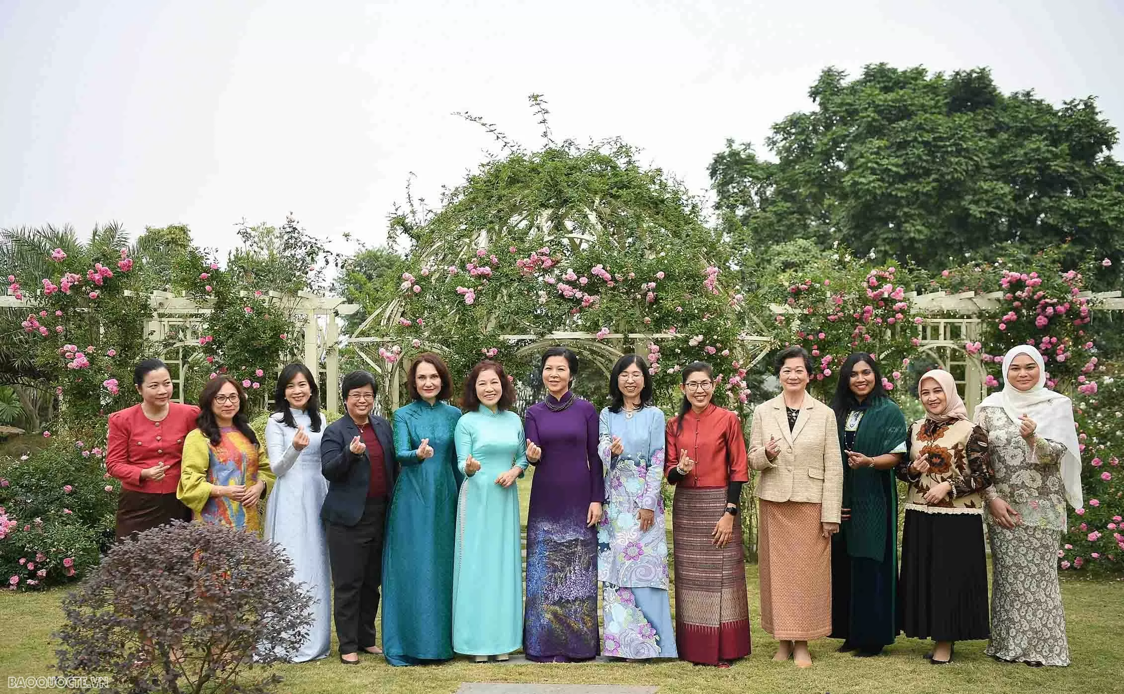 Phu nhân Tổng Bí thư: Sự thân tình, gần gũi của tất cả chị em giống như trong một gia đình ASEAN Phu nhân Tổng Bí thư: Sự thân tình, gần gũi của chị em Nhóm AWCH giống như trong một gia đình ASEAN