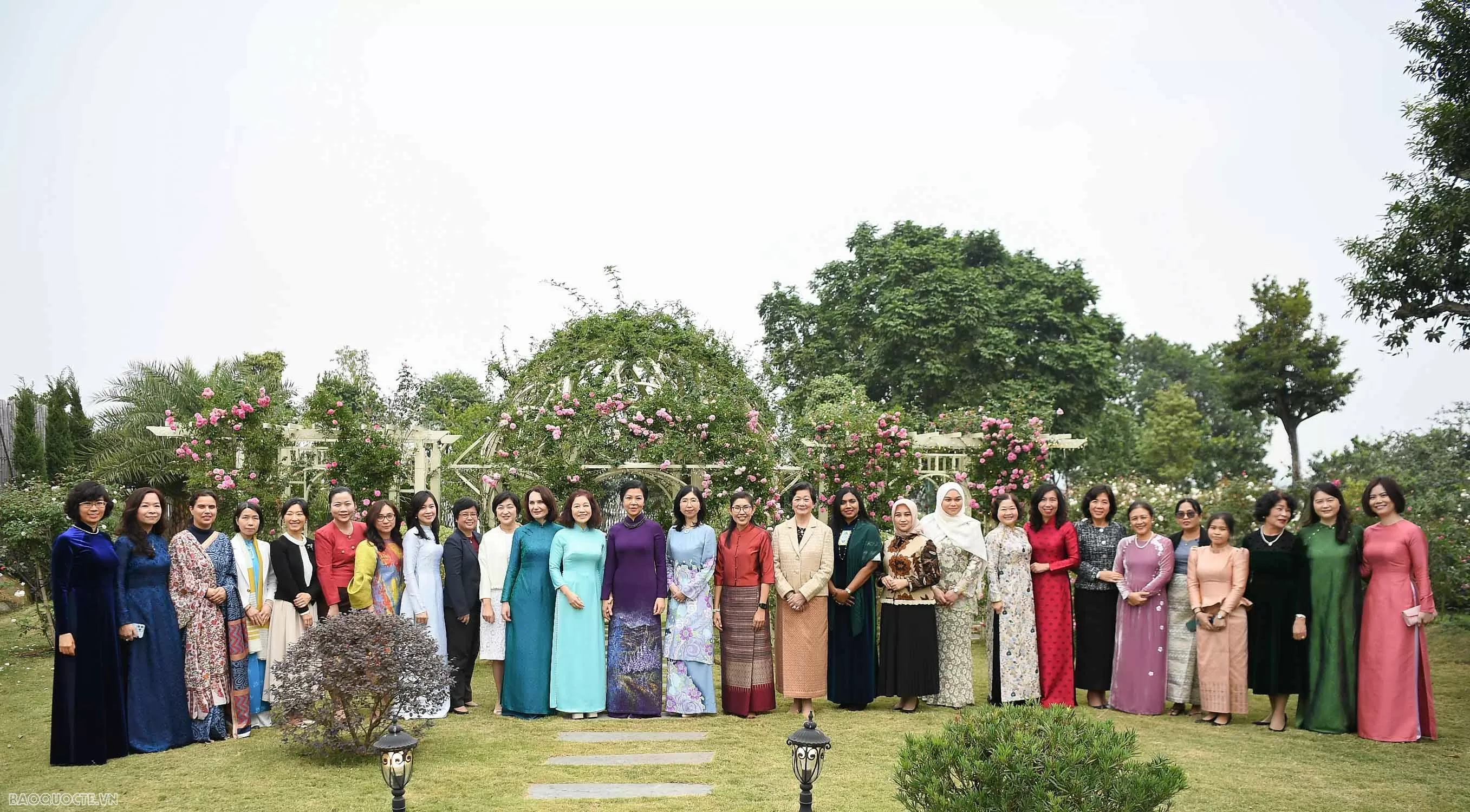 Phu nhân Tổng Bí thư: Sự thân tình, gần gũi của tất cả chị em giống như trong một gia đình ASEAN Phu nhân Tổng Bí thư: Sự thân tình, gần gũi của chị em Nhóm AWCH giống như trong một gia đình ASEAN