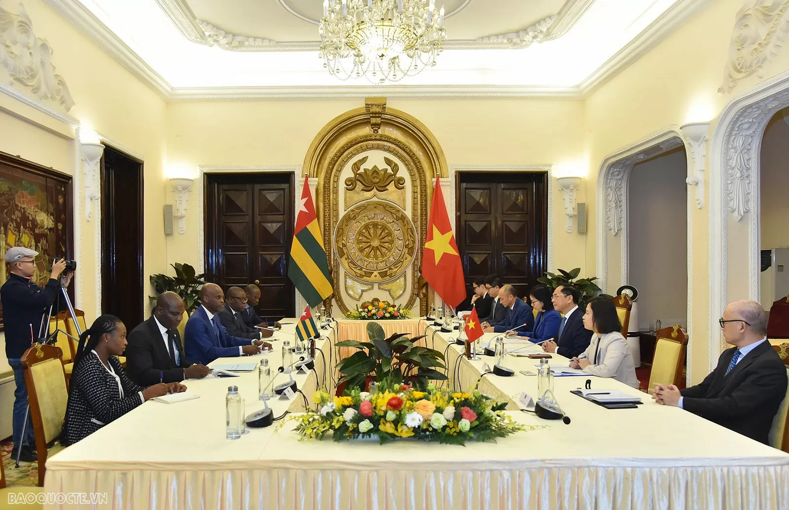 Hai Bộ trưởng tiến hành hội đàm. Togo là một trong 10 đối tác thương mại lớn nhất của Việt Nam tại châu Phi, năm 2023 đạt 326 triệu USD, trong đó ta xuất 240 triệu USD. Kim ngạch thương mại hai chiều giữa Việt Nam và Togo những năm gần đây đều đạt trên 300 triệu USD/năm. Hai Bộ trưởng tiến hành hội đàm. Togo là một trong 10 đối tác thương mại lớn nhất của Việt Nam tại châu Phi, năm 2023 đạt 326 triệu USD, trong đó ta xuất 240 triệu USD. Kim ngạch thương mại hai chiều giữa Việt Nam và Togo những năm gần đây đều đạt trên 30