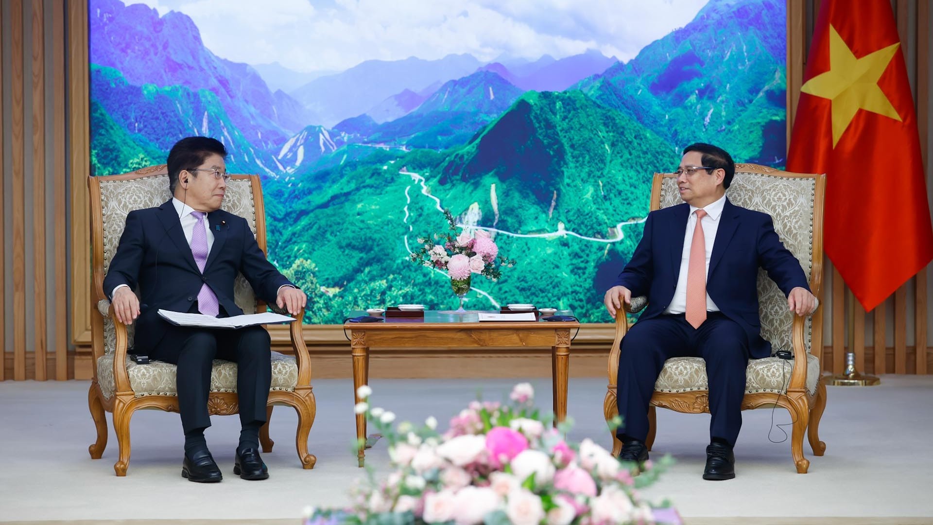 thu tuong pham minh chinh tiep bo truong tai chinh nhat ban kato katsunobu