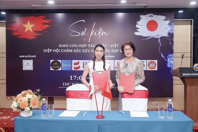 Bà Lê Thị Duyên – Giám đốc điều hành SUNSHINE GLOBAL tại Việt Nam ký kết hợp tác cùng Hiệp hội chăm sóc sức khỏe và chăm sóc sắc đẹp châu Á (Tháng 5/2024). Bà Lê Thị Duyên – Giám đốc điều hành SUNSHINE GLOBAL tại Việt Nam ký kết hợp tác cùng Hiệp hội chăm sóc sức khỏe và chăm sóc sắc đẹp châu Á (Tháng 5/2024).