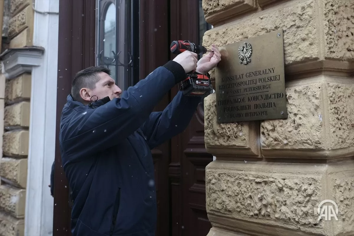 Ba Lan đóng cửa một lãnh sự quán ở Nga, ấn định ngày tổng tuyển cử Ba Lan đóng cửa một lãnh sự quán ở Nga, ấn định ngày tổng tuyển cử