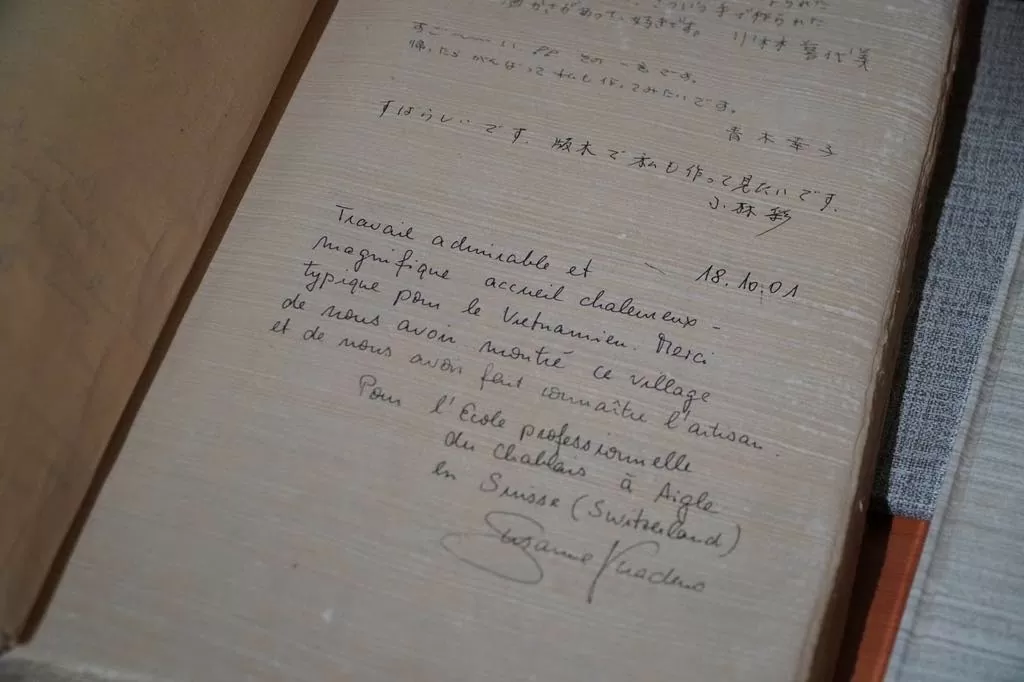 Những nghệ nhân nỗ lực đưa tranh Đông Hồ 'xuất ngoại' Những nghệ nhân nỗ lực đưa tranh Đông Hồ 'xuất ngoại'