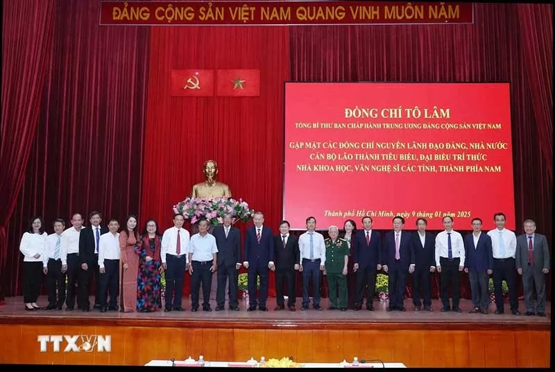 Tổng Bí thư gặp mặt nguyên lãnh đạo Đảng, Nhà nước, cán bộ lão thành, trí thức, nhà khoa học, văn nghệ sĩ các tỉnh, thành phố phía Nam Tổng Bí thư gặp mặt nguyên lãnh đạo Đảng, Nhà nước, cán bộ lão thành, trí thức, nhà khoa học, văn nghệ sĩ các tỉnh, thành phố phía Nam