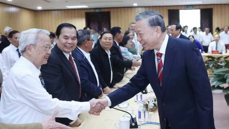 Tổng Bí thư gặp mặt nguyên lãnh đạo Đảng, Nhà nước, cán bộ lão thành, trí thức, nhà khoa học, văn nghệ sĩ các tỉnh, thành phố phía Nam Tổng Bí thư gặp mặt nguyên lãnh đạo Đảng, Nhà nước, cán bộ lão thành, trí thức, nhà khoa học, văn nghệ sĩ các tỉnh, thành phố phía Nam