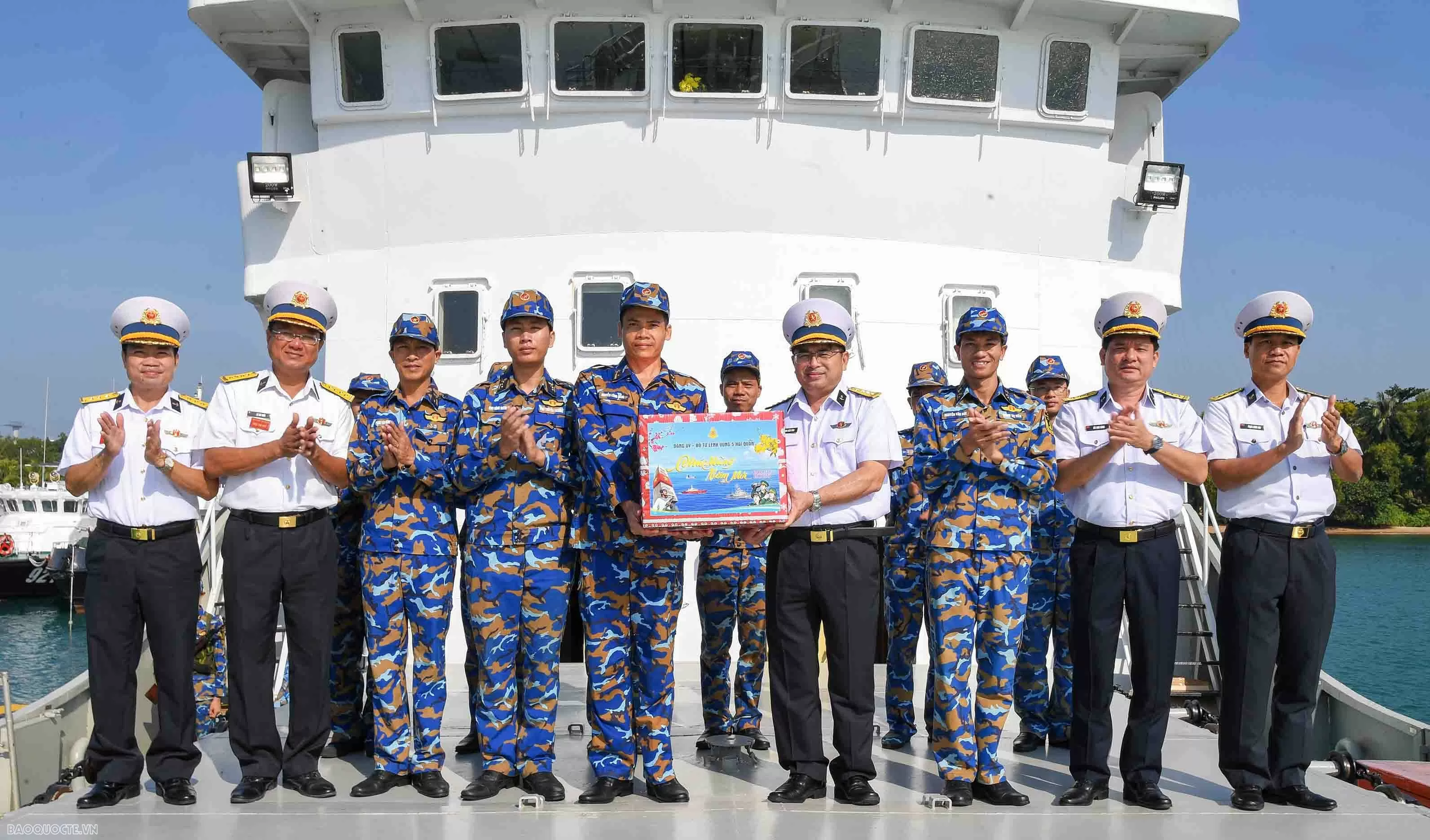 Tàu 637 lên đường thực hiện nhiệm vụ trực Tết trên biển Tàu 637 lên đường thực hiện nhiệm vụ trực Tết trên biển