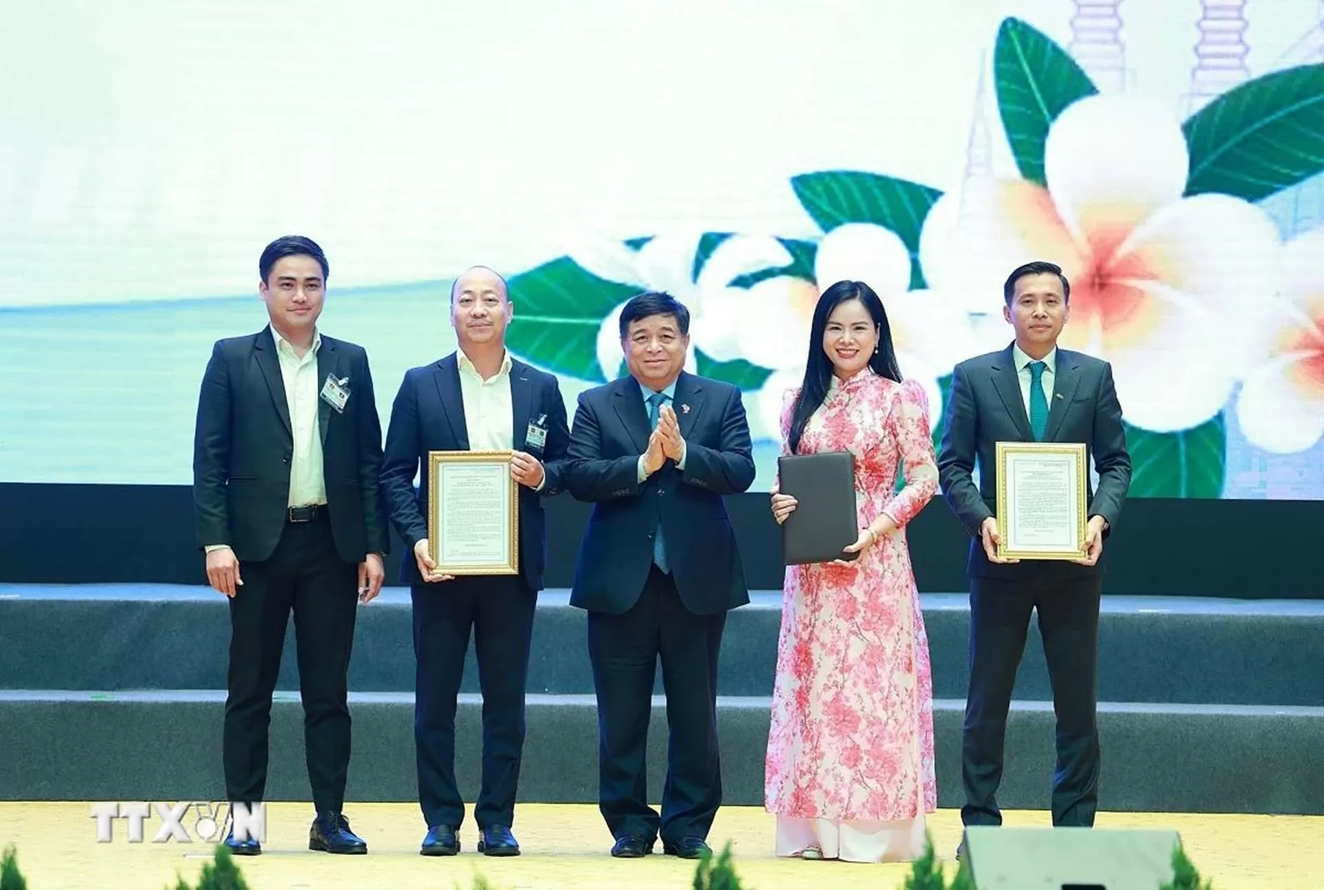 Hội nghị hợp tác đầu tư Việt Nam-Lào: Thúc đẩy cùng phát triển bền vững và thịnh vượng Hội nghị hợp tác đầu tư Việt Nam-Lào: Thúc đẩy cùng phát triển bền vững và thịnh vượng