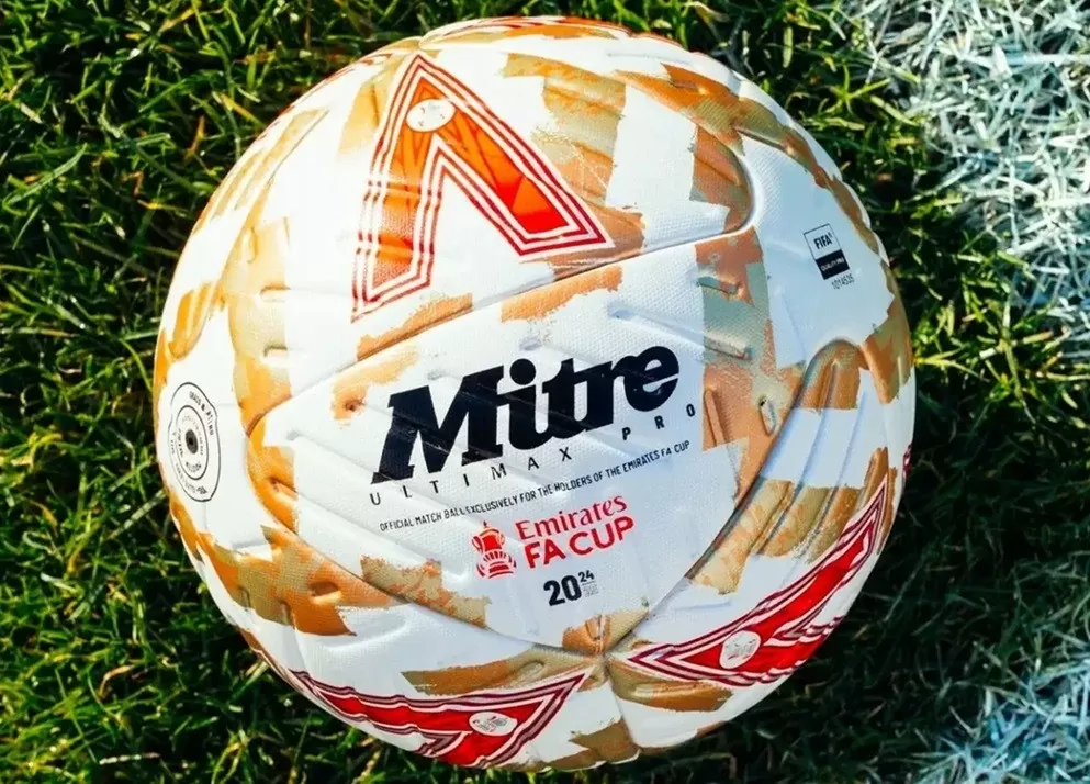 Trận Arsenal vs MU sử dụng quả bóng đặc biệt Ultimax Pro Trận Arsenal vs MU sử dụng quả bóng đặc biệt Ultimax Pro