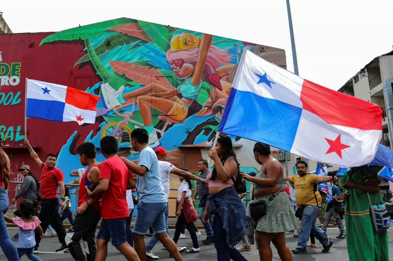 Người dân Panama tuần hành phản đối ý định kiểm soát kênh đào của Tổng thống đắc cử Mỹ Người dân Panama tuần hành phản đối ý định kiểm soát kênh đào của Tổng thống đắc cử Mỹ