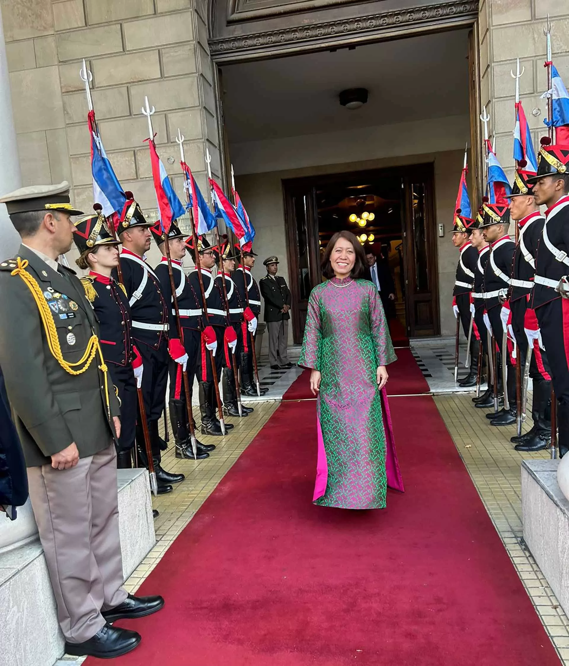 Đại sứ Ngô Minh Nguyệt trình Thư ủy nhiệm lên Tổng thống Uruguay Luis Lacalle Pou Đại sứ Ngô Minh Nguyệt trình Thư ủy nhiệm lên Tổng thống Uruguay Luis Lacalle Pou